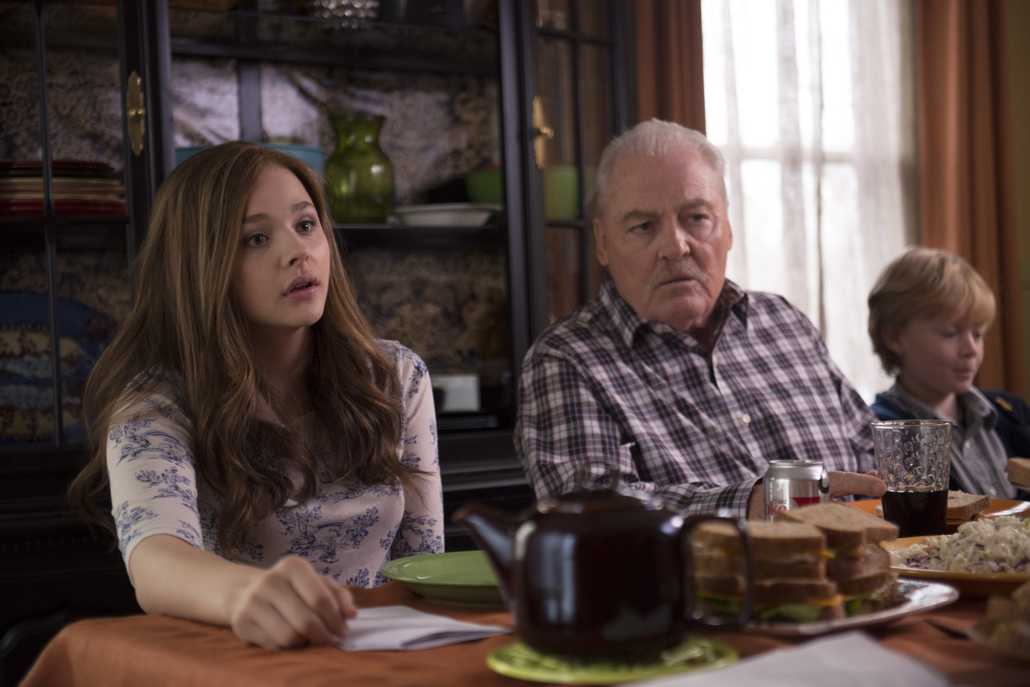 Still of Stacy Keach and Chloë Grace Moretz in Jei pasilikciau (2014)