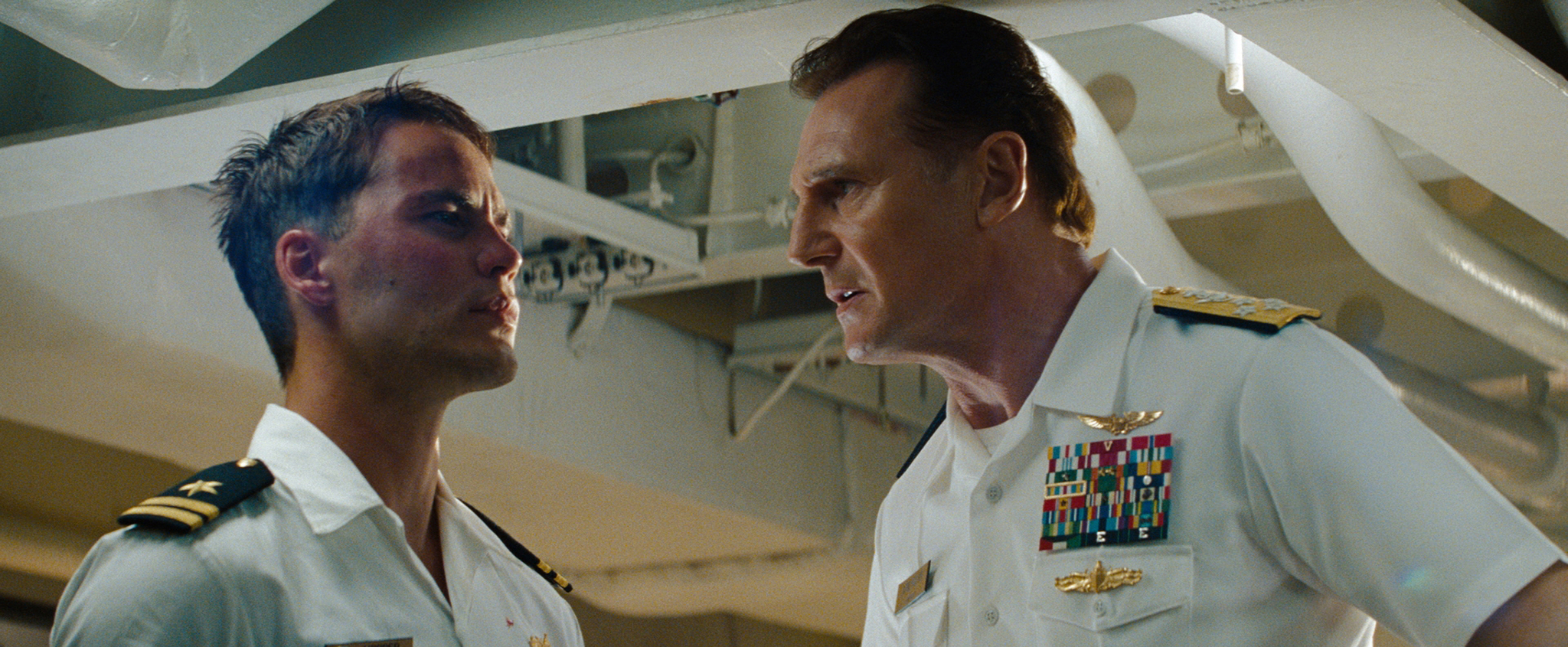 Still of Liam Neeson and Taylor Kitsch in Laivu musis (2012)