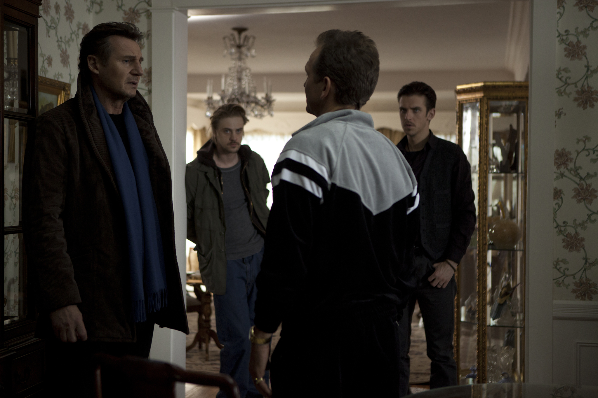 Still of Liam Neeson, Dan Stevens and Eric Nelsen in Vaikstant tarp antkapiu (2014)