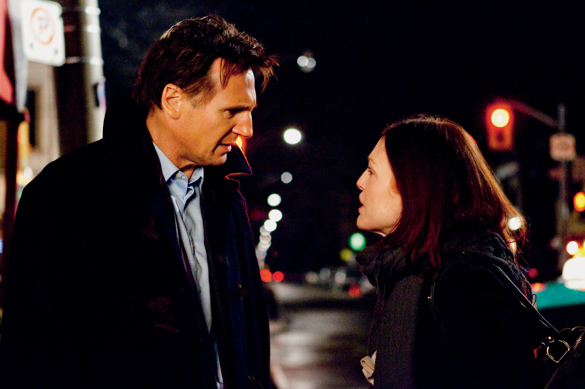 Still of Julianne Moore and Liam Neeson in Kloja (2009)