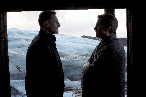 Still of Christian Bale and Liam Neeson in Betmenas: Pradzia (2005)