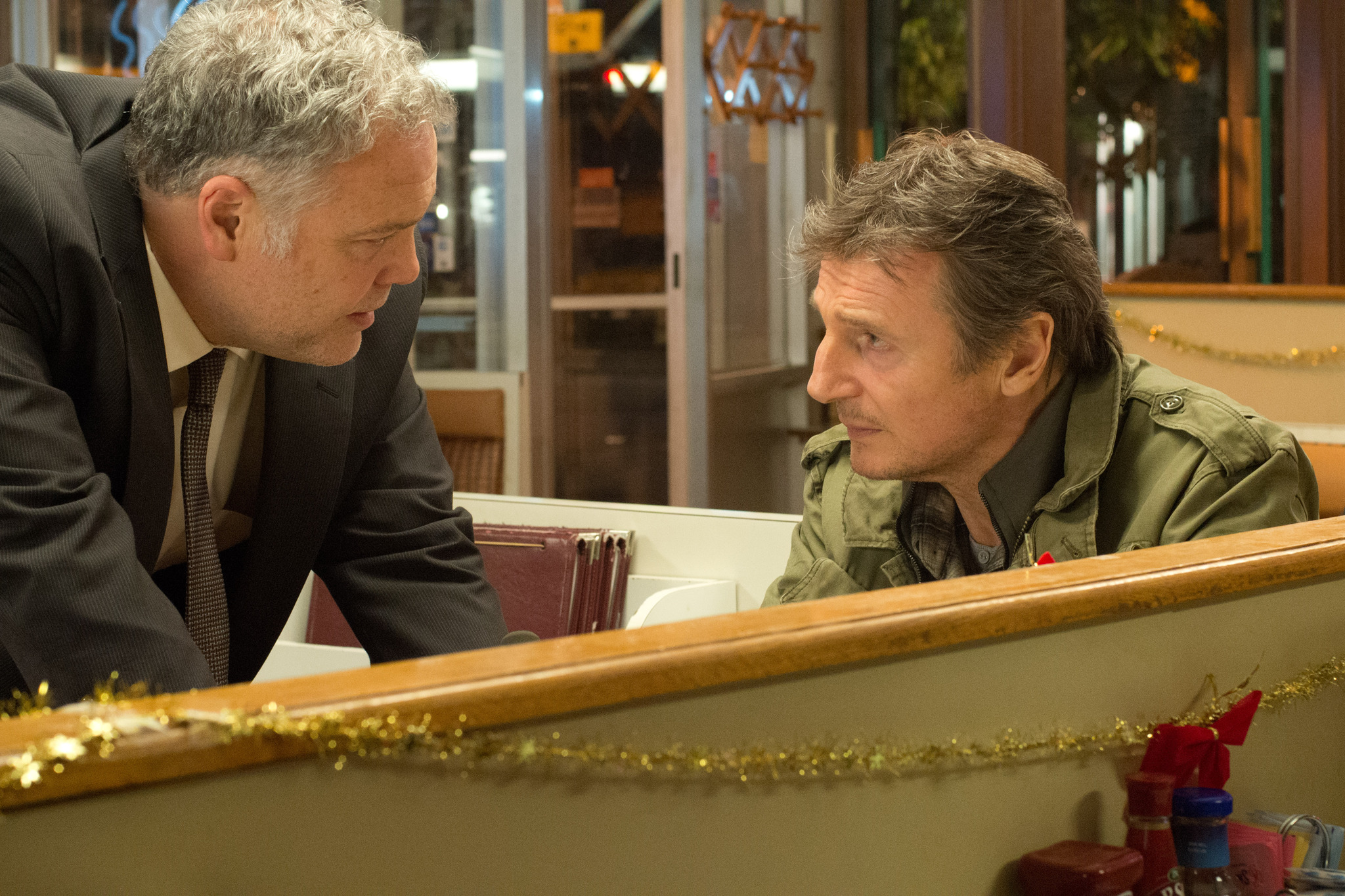 Still of Vincent D'Onofrio and Liam Neeson in Begte visa nakti (2015)