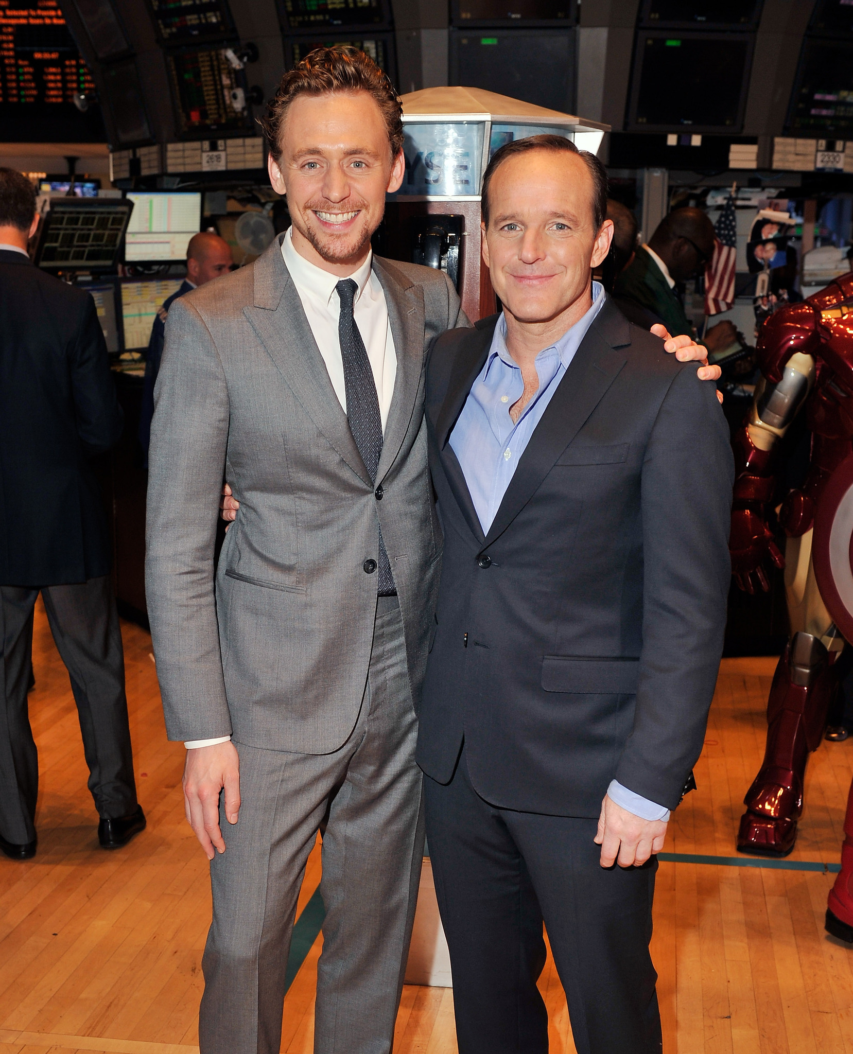 Clark Gregg and Tom Hiddleston at event of Kersytojai (2012)