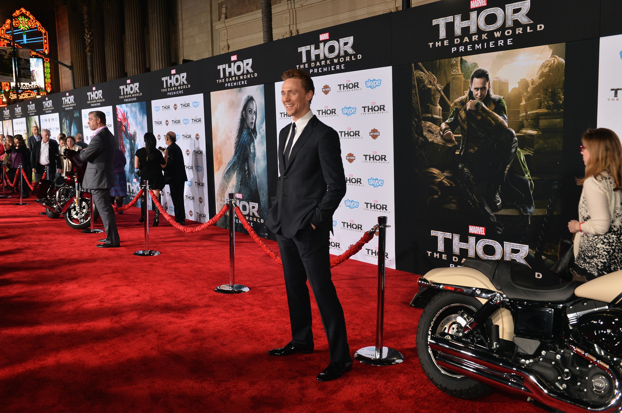 Tom Hiddleston at event of Toras: Tamsos pasaulis (2013)