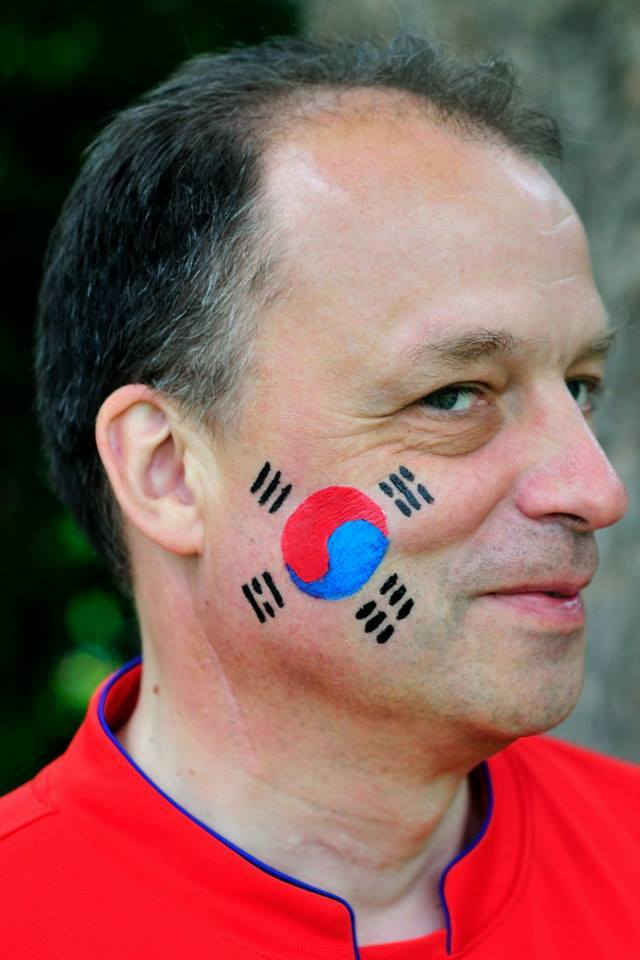 Freigeist van Tazzy playing the role of a South Korean Soccer Fan in the music video 