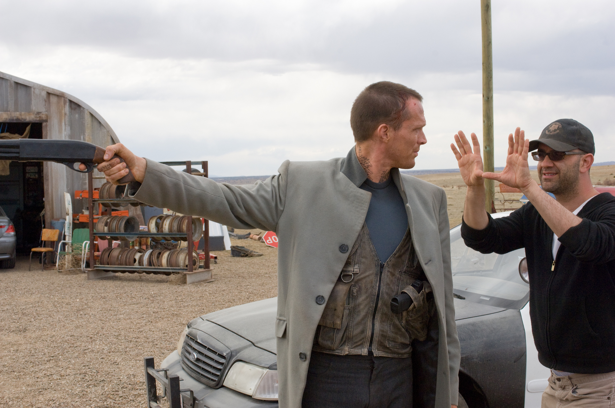 Still of Paul Bettany and Scott Stewart in Legionas (2010)