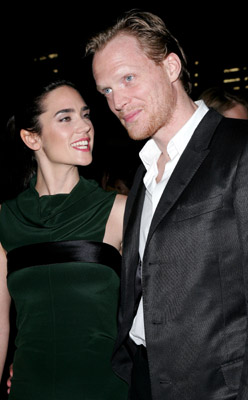 Jennifer Connelly and Paul Bettany at event of Kruvinas deimantas (2006)