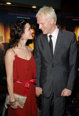 Jennifer Connelly and Paul Bettany at event of Dark Water (2005)