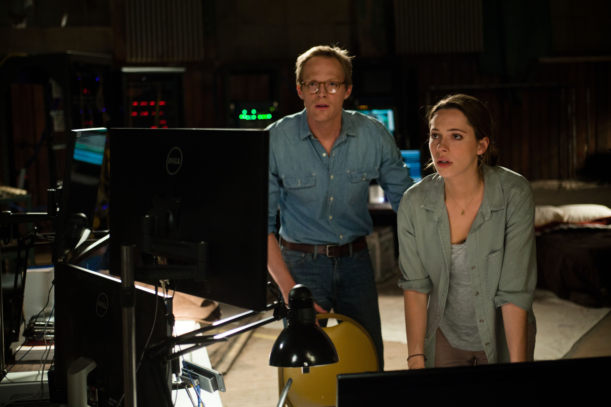 Still of Paul Bettany and Rebecca Hall in Viespatavimas (2014)