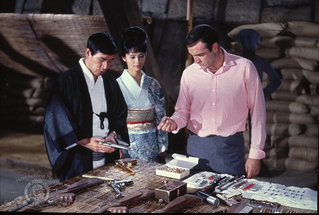 Still of Sean Connery, Tetsurô Tanba and Akiko Wakabayashi in Gyvenk du kartus (1967)