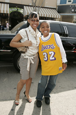 Aleisha Allen and Philip Bolden at event of Are We Done Yet? (2007)