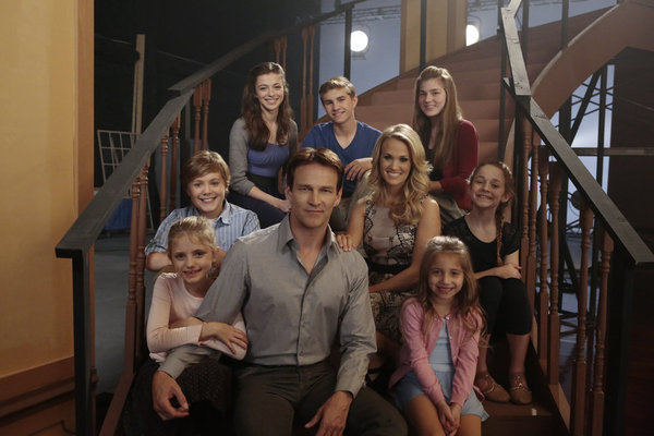 Still of Stephen Moyer, Joe West, Michael Nigro, Carrie Underwood, Ariane Rinehart, Ella Watts-Gorman and Peyton Ella in The Sound of Music Live! (2013)