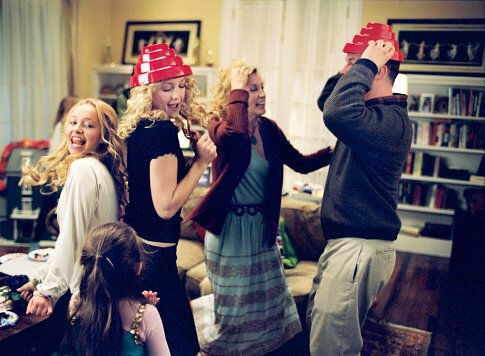 Still of Kate Hudson, Felicity Huffman, Sean O'Bryan, Hayden Panettiere and Abigail Breslin in Raising Helen (2004)