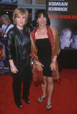 Julie Cypher and Melissa Etheridge at event of Eyes Wide Shut (1999)