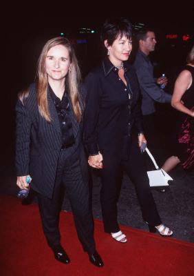 Julie Cypher and Melissa Etheridge at event of Los Andzelas slaptai (1997)