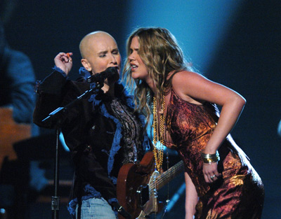 Melissa Etheridge and Joss Stone at event of The 47th Annual Grammy Awards (2005)
