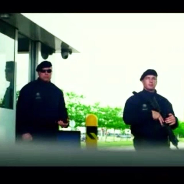 James Lunddon and Pete Kelly as Security Police in Transformers 4