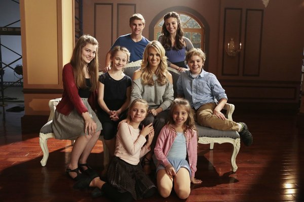 Still of Joe West, Michael Nigro, Carrie Underwood, Sophia Anne Caruso, Ariane Rinehart, Ella Watts-Gorman and Peyton Ella in The Sound of Music Live! (2013)