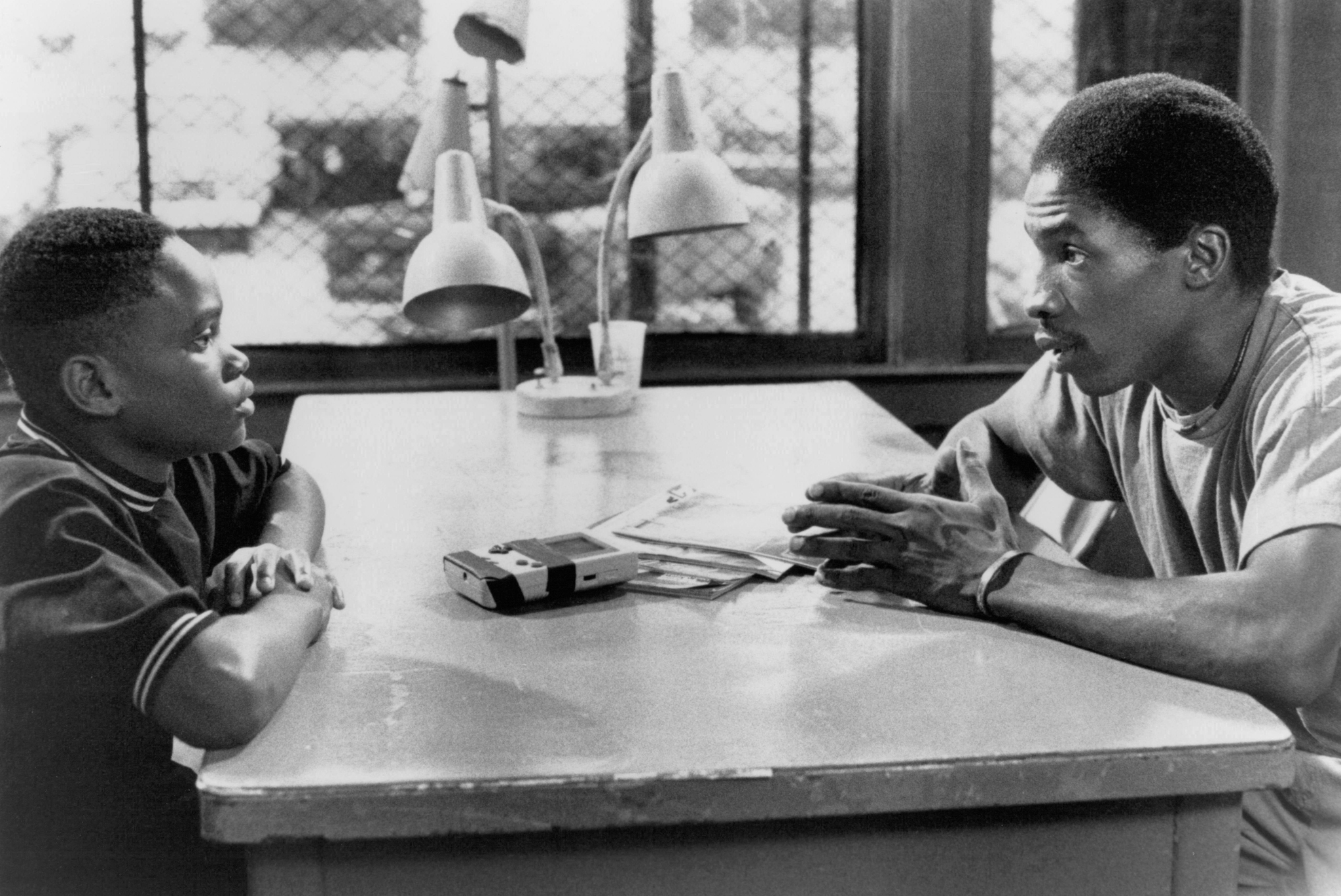 Still of Christian Coleman and Glenn Plummer in South Central (1992)