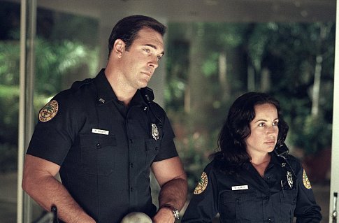 Still of Janeane Garofalo and Patrick Warburton in Big Trouble (2002)