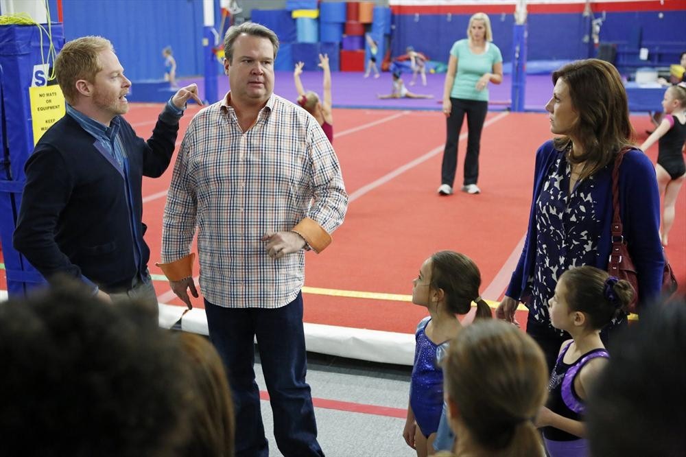 Still of Jesse Tyler Ferguson, Eric Stonestreet, Aubrey Anderson-Emmons, Joy Lofton and Caitlyn Leone in Moderni seima (2009)