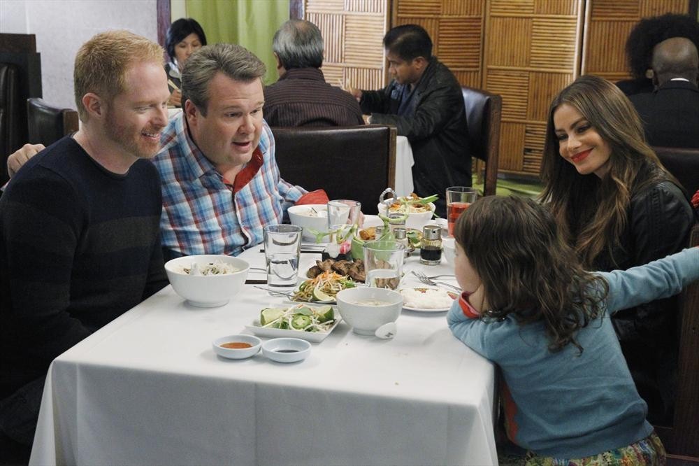 Still of Sofía Vergara, Jesse Tyler Ferguson, Eric Stonestreet and Aubrey Anderson-Emmons in Moderni seima (2009)