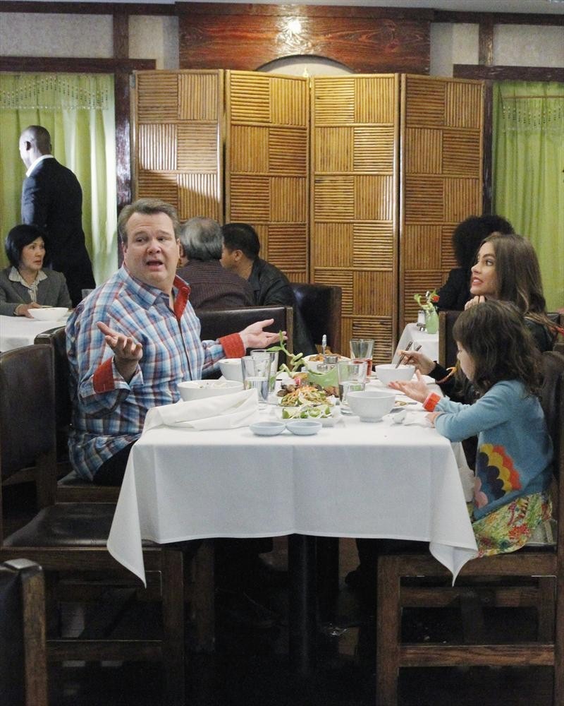 Still of Eric Stonestreet and Aubrey Anderson-Emmons in Moderni seima (2009)