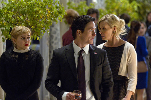 Still of Monica Potter, Jonathan Tucker and Mae Whitman in Parenthood (2010)