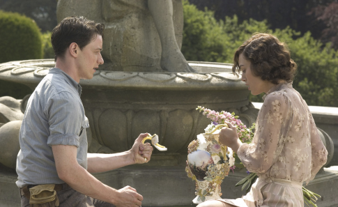 Still of Keira Knightley and James McAvoy in Atonement (2007)