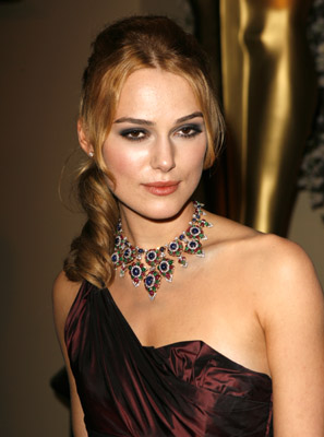 Keira Knightley at event of The 78th Annual Academy Awards (2006)