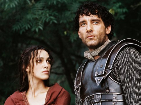 Still of Keira Knightley and Clive Owen in Karalius Arturas (2004)