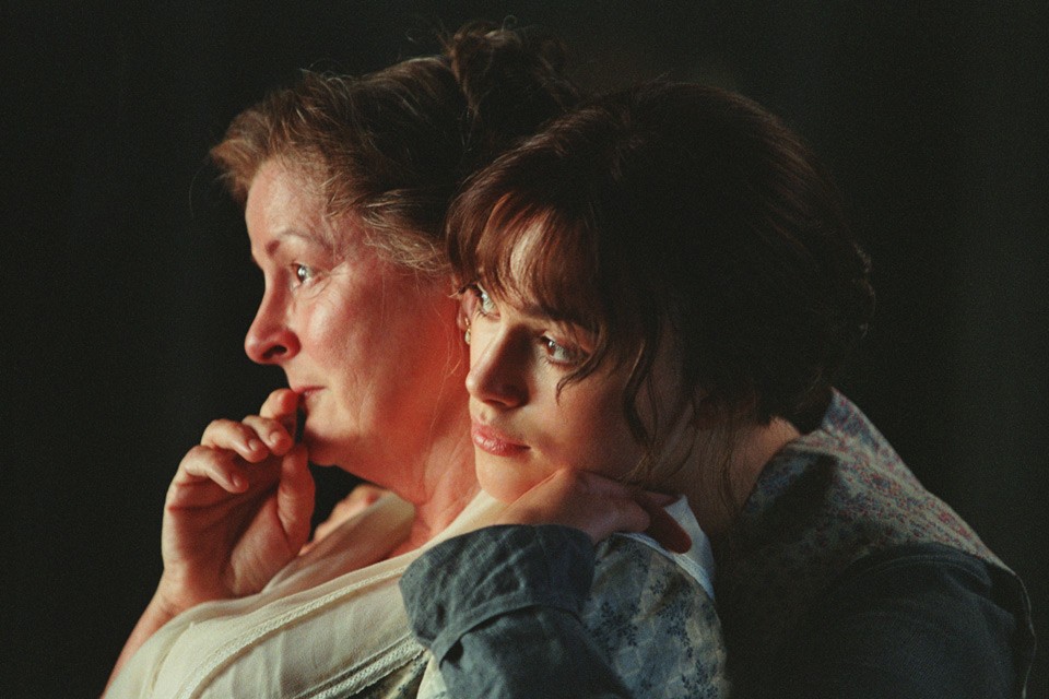 Still of Brenda Blethyn and Keira Knightley in Pride & Prejudice (2005)