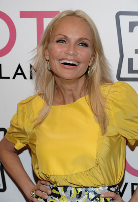 Kristin Chenoweth at event of Hot in Cleveland (2010)