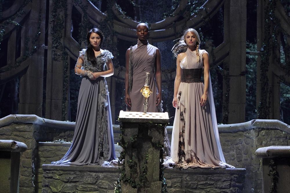 Still of Florence Kasumba, Mai Duong Kieu and Stephanie Buddenbrock in The Quest (2014)