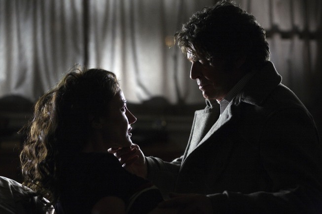 Still of Orla Brady and John Noble in Ties riba (2008)