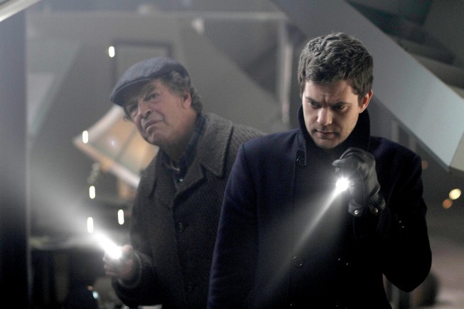 Still of Joshua Jackson and John Noble in Ties riba (2008)