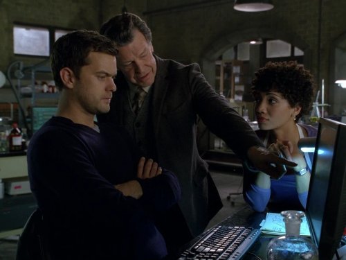 Still of Joshua Jackson, John Noble and Jasika Nicole in Ties riba (2008)