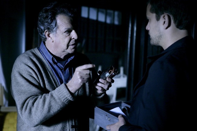 Still of Joshua Jackson and John Noble in Ties riba (2008)