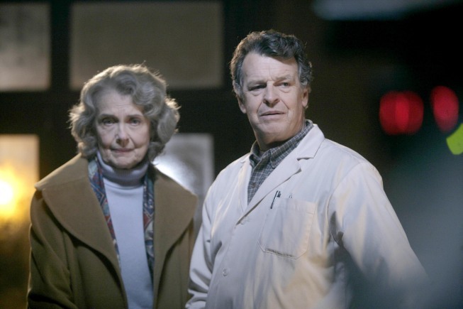 Still of John Noble and Mary Beth Peil in Ties riba (2008)