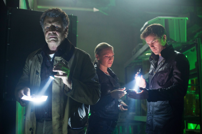 Still of Joshua Jackson, John Noble and Anna Torv in Ties riba (2008)