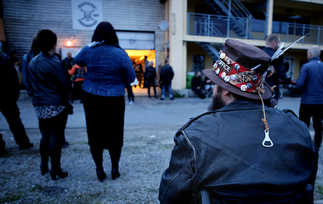 Per-Ingvar Tomren outside the clubhouse of Savage MC during the production of SAGA