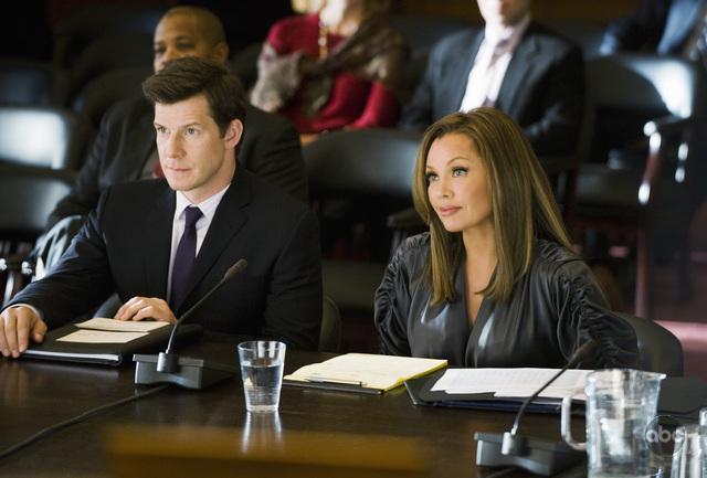 Still of Vanessa Williams and Eric Mabius in Ugly Betty (2006)