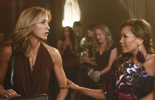 Still of Vanessa Williams and Felicity Huffman in Nusivylusios namu seimininkes (2004)