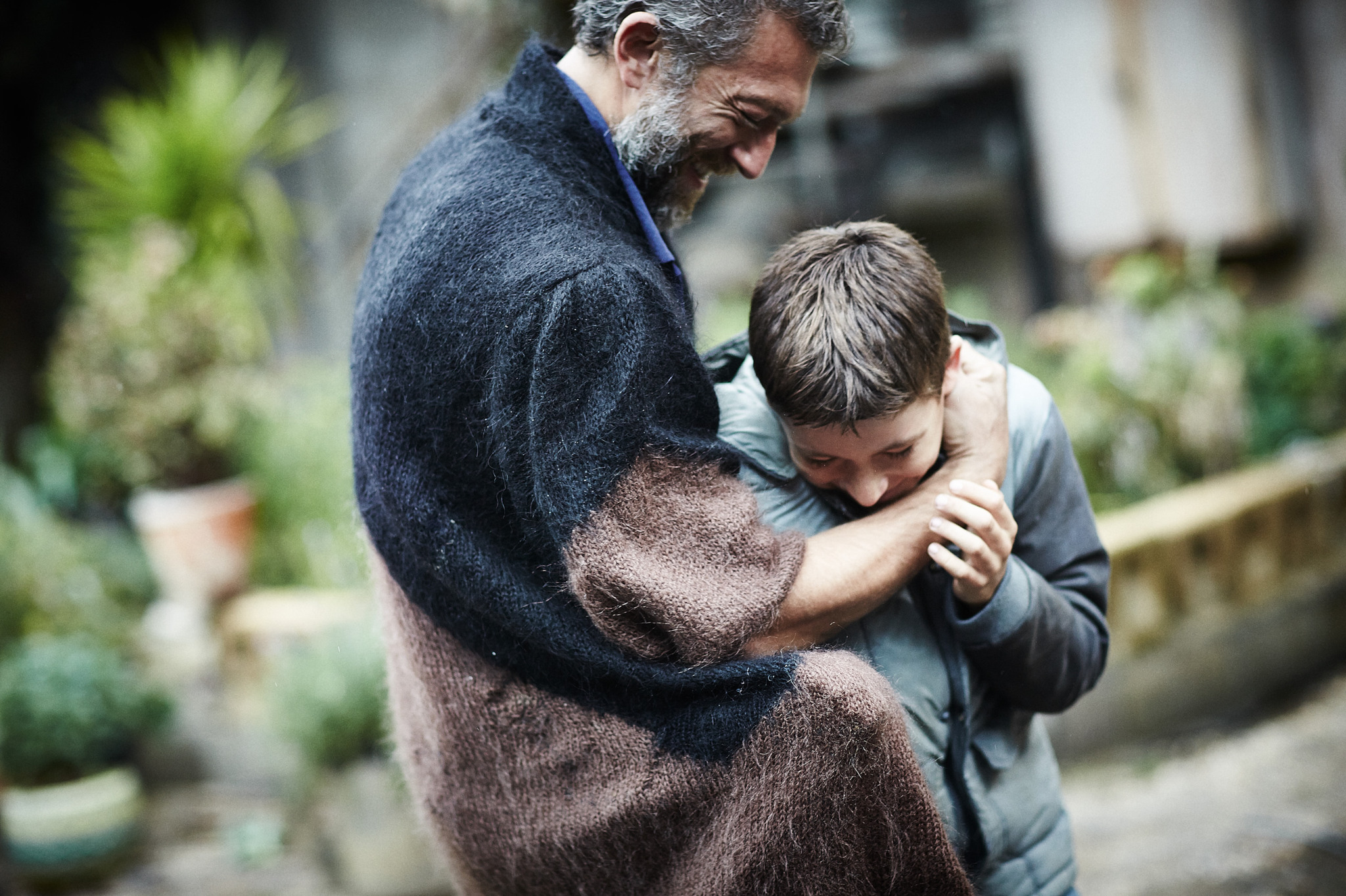 Still of Vincent Cassel and Jeremy Chabriel in Partisan (2015)