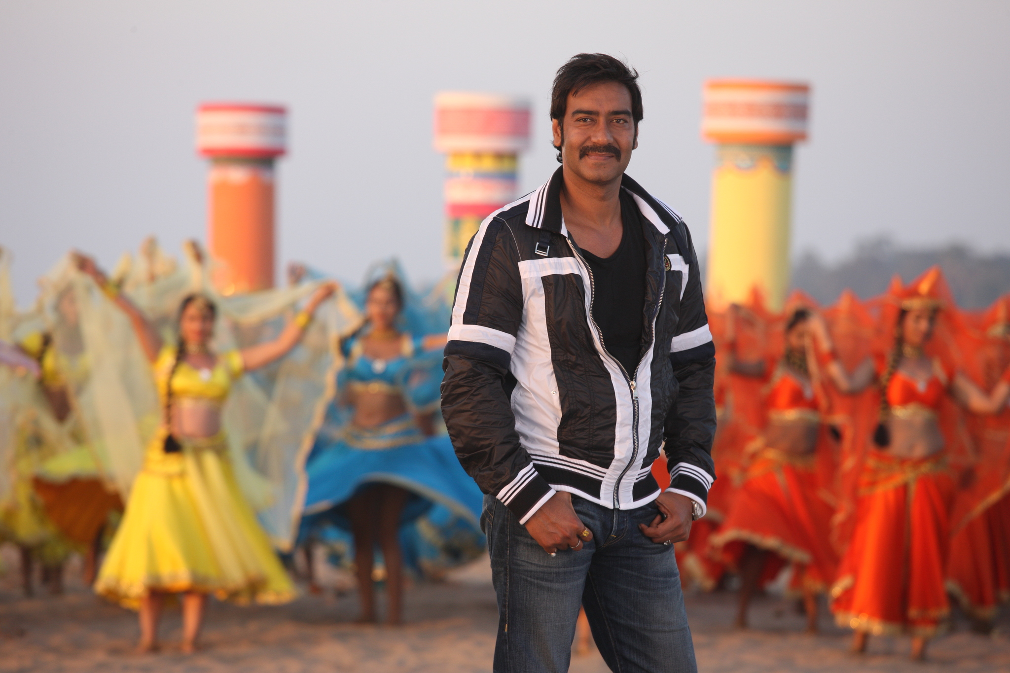 Still of Ajay Devgn in Himmatwala (2013)