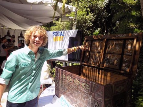 Will Meyers signed the Social Hunt Treasure Chest at the 2015 Teen Choice Awards Gifting Suite (August 2015)