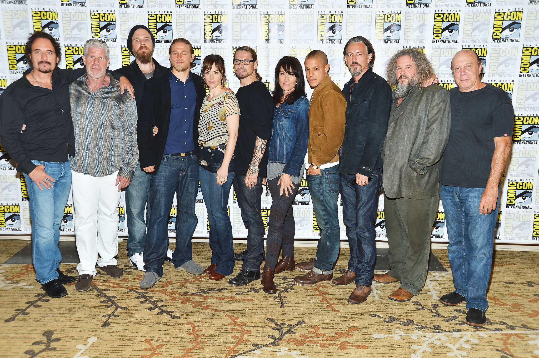 Ron Perlman, Katey Sagal, Dayton Callie, Kim Coates, Tommy Flanagan, Charlie Hunnam, Ryan Hurst, Theo Rossi, Kurt Sutter, Maggie Siff and Mark Boone at event of Sons of Anarchy (2008)