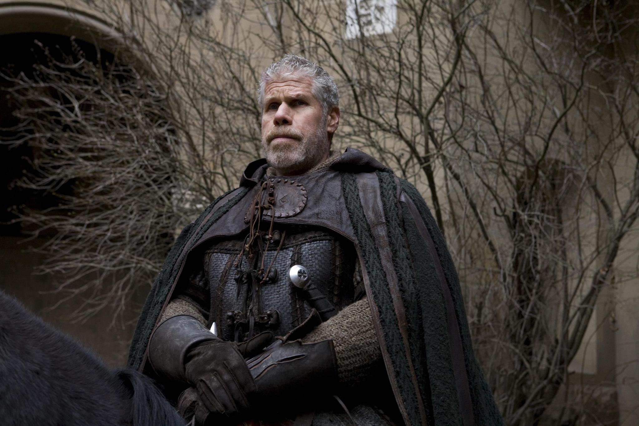 Still of Ron Perlman in Juodosios raganos metai (2011)