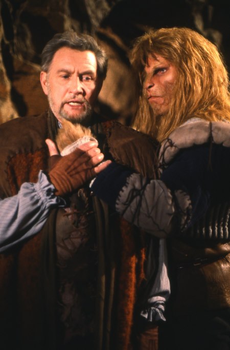 Still of Ron Perlman and Roy Dotrice in Beauty and the Beast (1987)