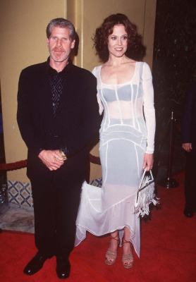 Sigourney Weaver and Ron Perlman at event of Alien: Resurrection (1997)